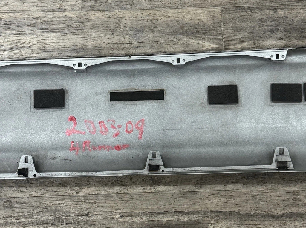 2003-05 TOYOTA 4RUNNER OEM SILVER FRONT RIGHT RH LOWER DOOR MOLDING FLARE TRIM