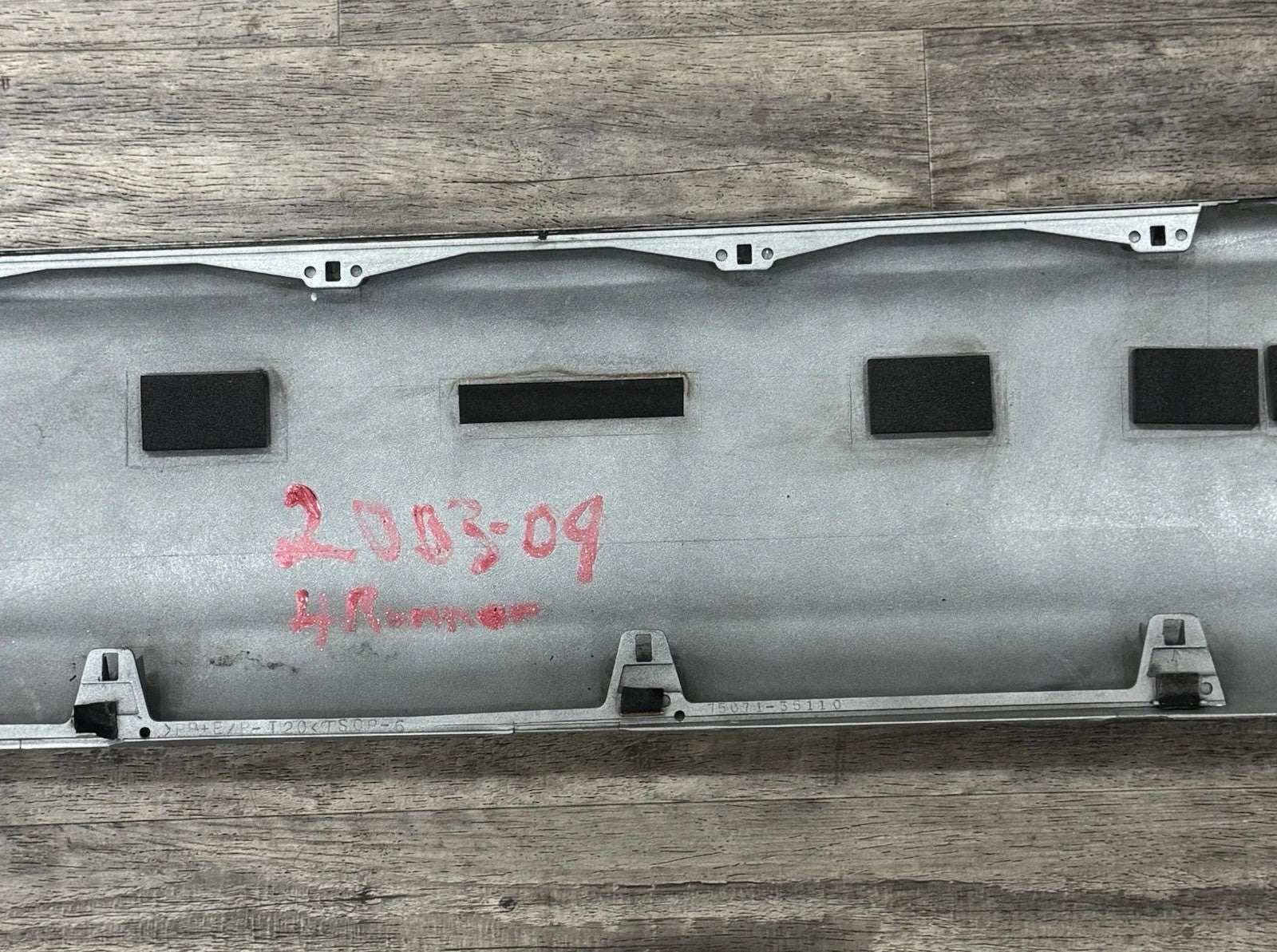 2003-05 TOYOTA 4RUNNER OEM SILVER FRONT RIGHT RH LOWER DOOR MOLDING FLARE TRIM