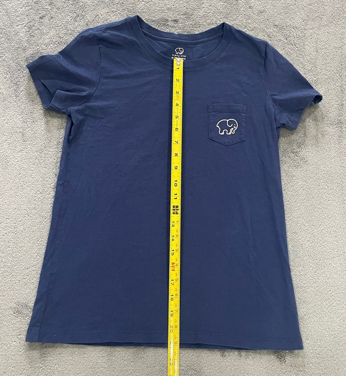 Ivory Ella Women’s Size Small Blue Short Sleeve T-Shirt With Wave Elephant