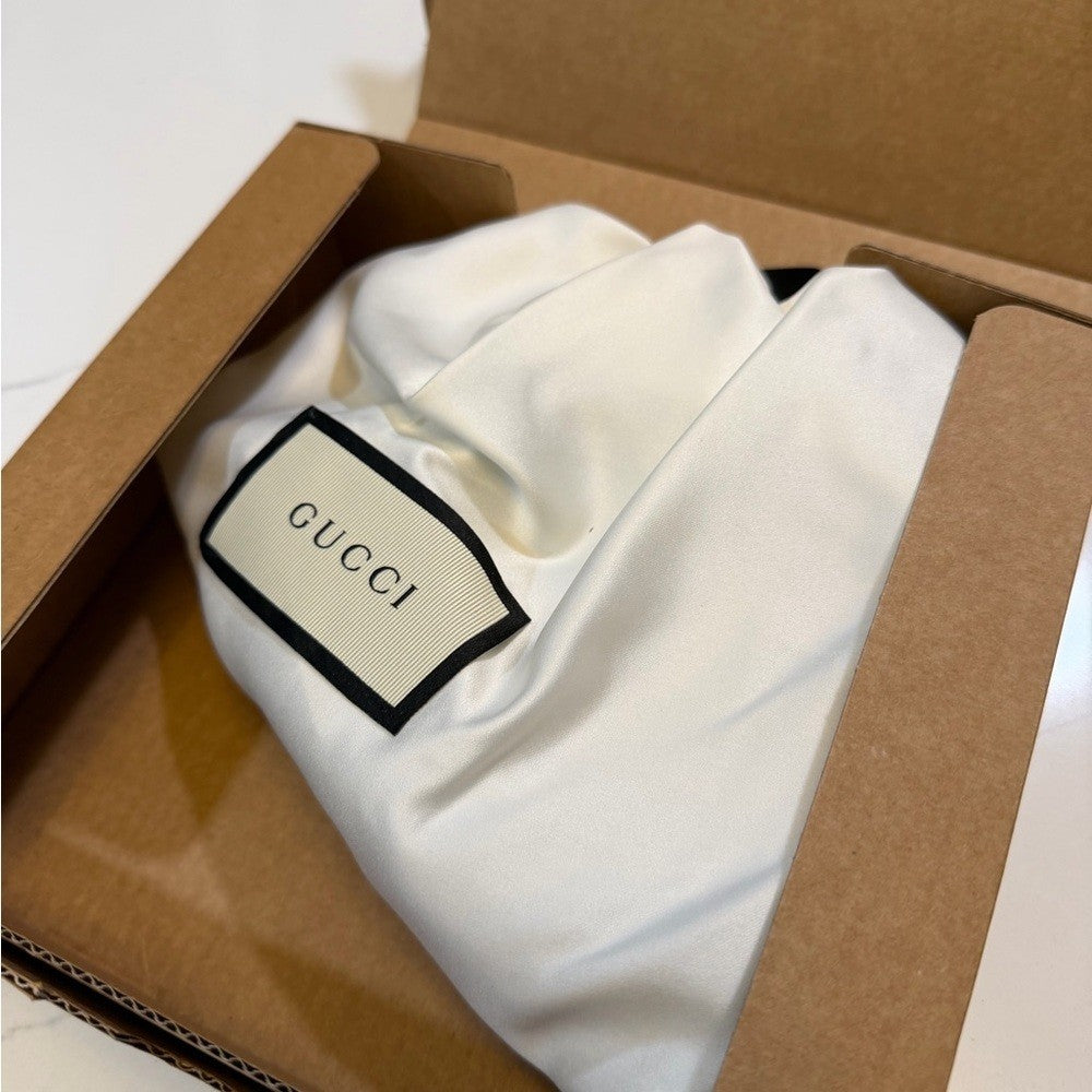 Gucci White leather straps with gold accent - NEW