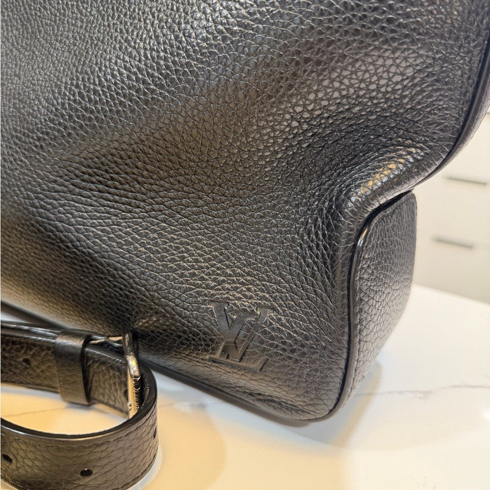 Louis Vuitton M94476 Greenwich Tote Bag in black Taurillon leather