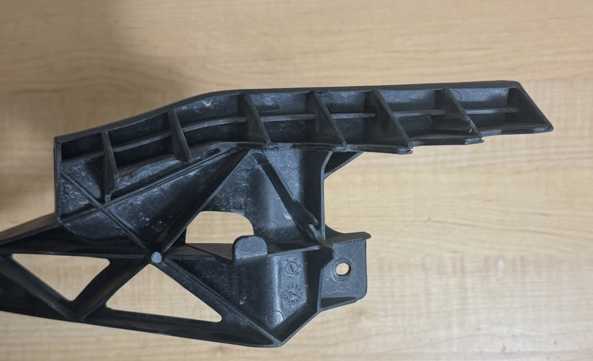 11-16 Town & Country ,Grand Caravan Front Fender Bracket Support Passenger Side