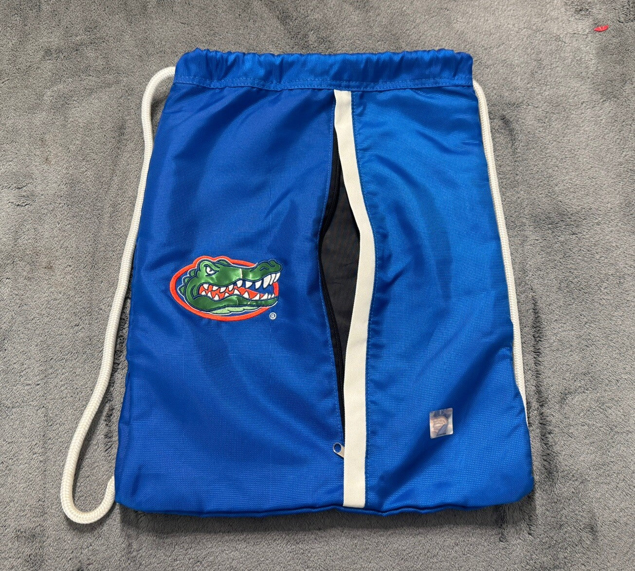 Vintage Gators Drawstring Athletic Gym Bag with Zipper Pocket & Logo