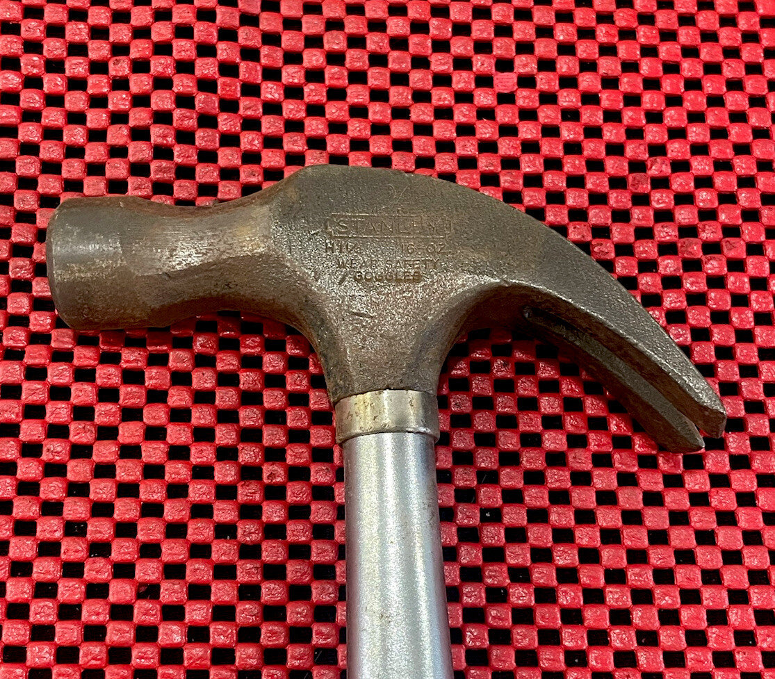 Vintage STANLEY H 1-1/2 16oz. Carpenters Claw Hammer  N4