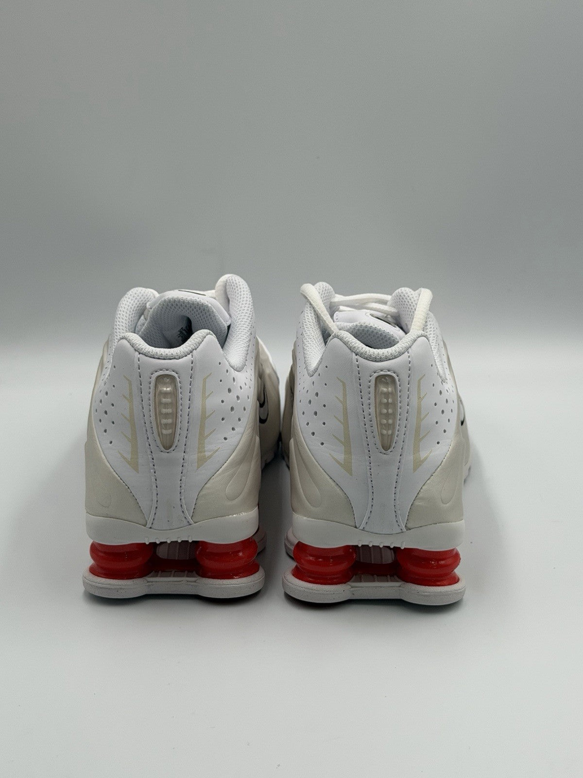 Nike Shox R4 GS Size 5Y Women's 6.5 White Phantom Picante Red Shoes CW2626-102