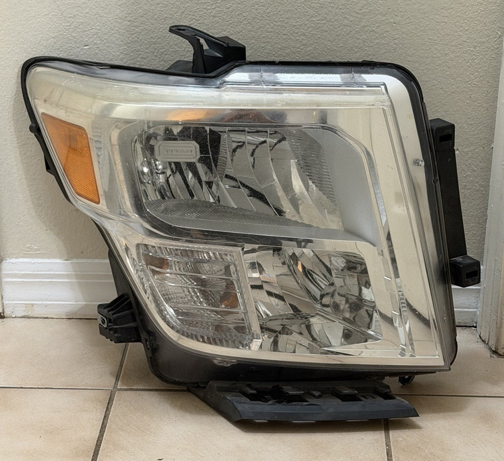 2016 2017 2018 2019 NISSAN TITAN HALOGEN OEM HEADLIGHT RIGHT SIDE PASSENGER OEM