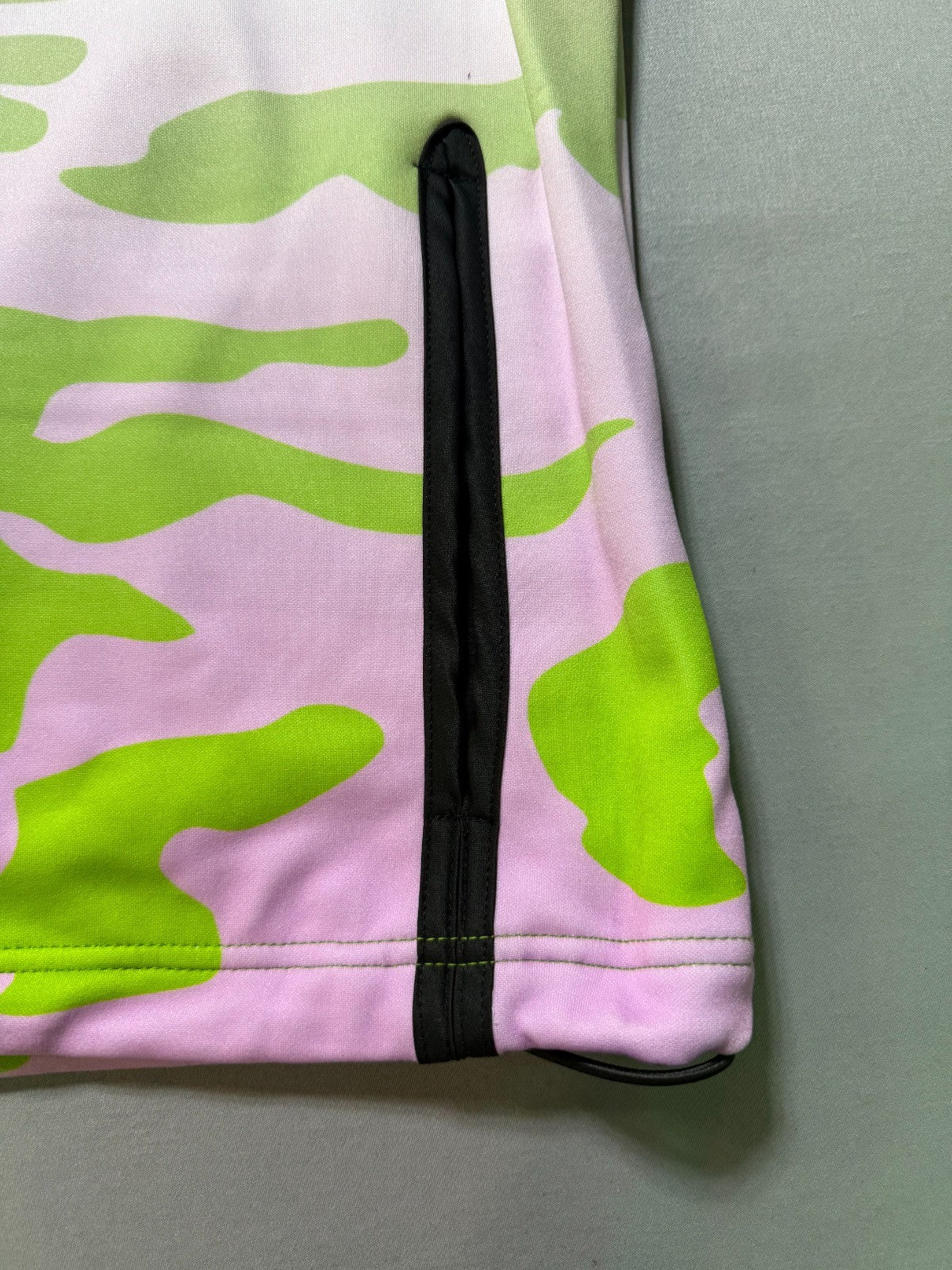 NWT Create 2MRW Crew Neck Sweatshirt Men XL Lime Camo Long Sleeve w/ Ribbed Hems