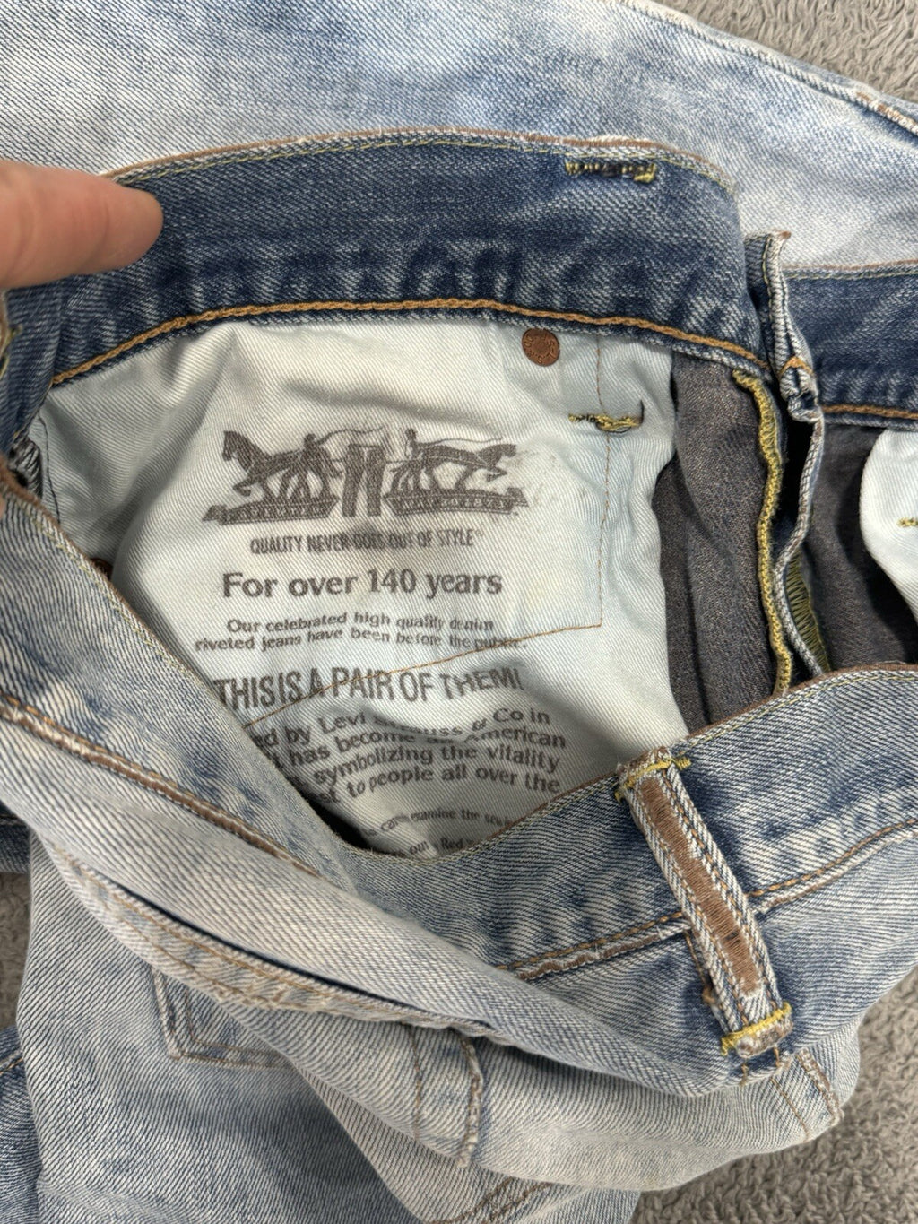 LEVI'S STRAUSS & CO Men's Size W33 L32 Denim Light Blue Jeans