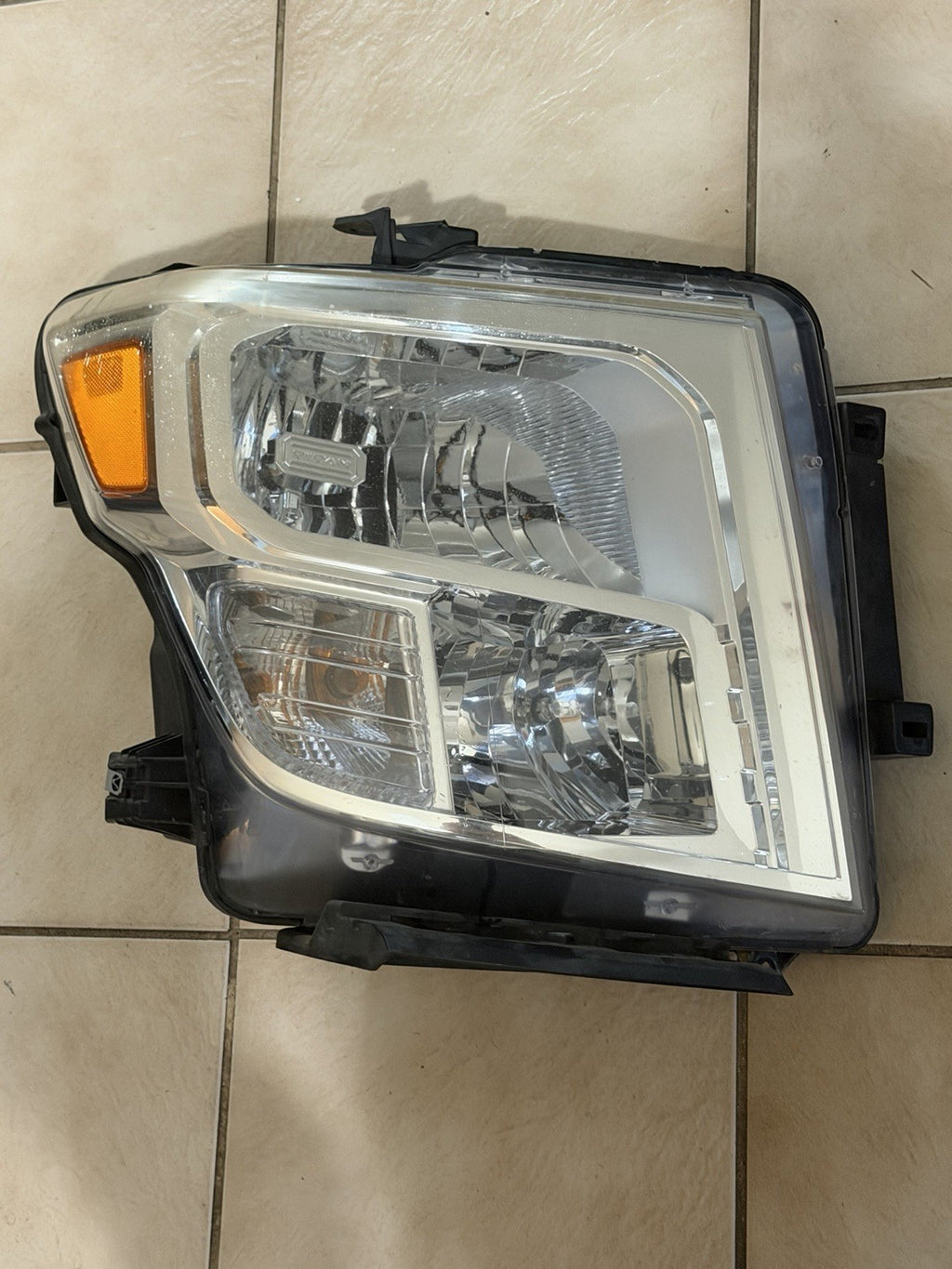 2016 2017 2018 2019 NISSAN TITAN HALOGEN OEM HEADLIGHT RIGHT SIDE PASSENGER OEM
