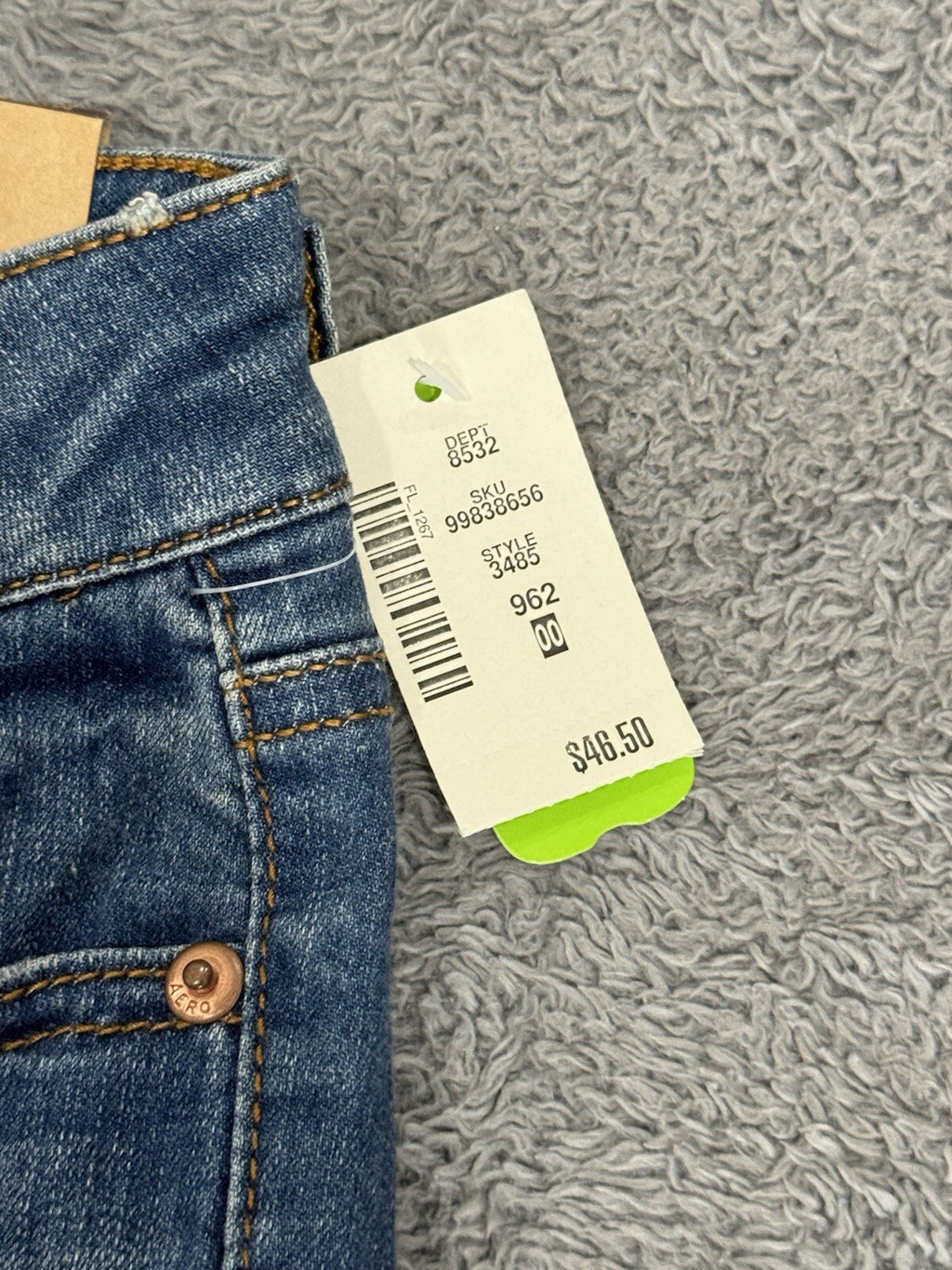NEW Aeropostale Women’s Size 00, Denim Distressed low rise Midi Jean Shorts