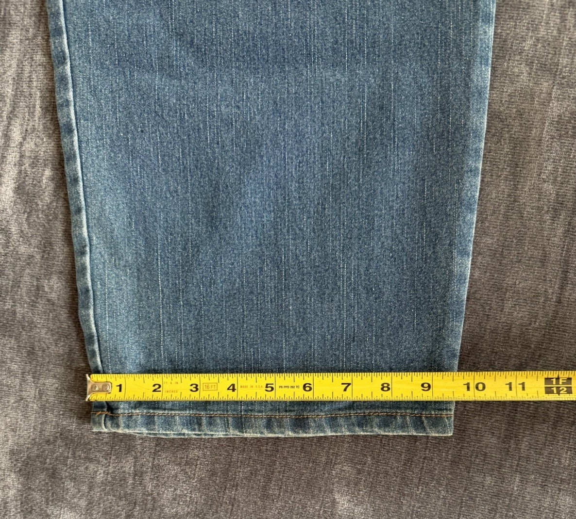 Basic Editions Jeans Womens 26W  AVG Blue Denim  Classic Fit Stretch Straight