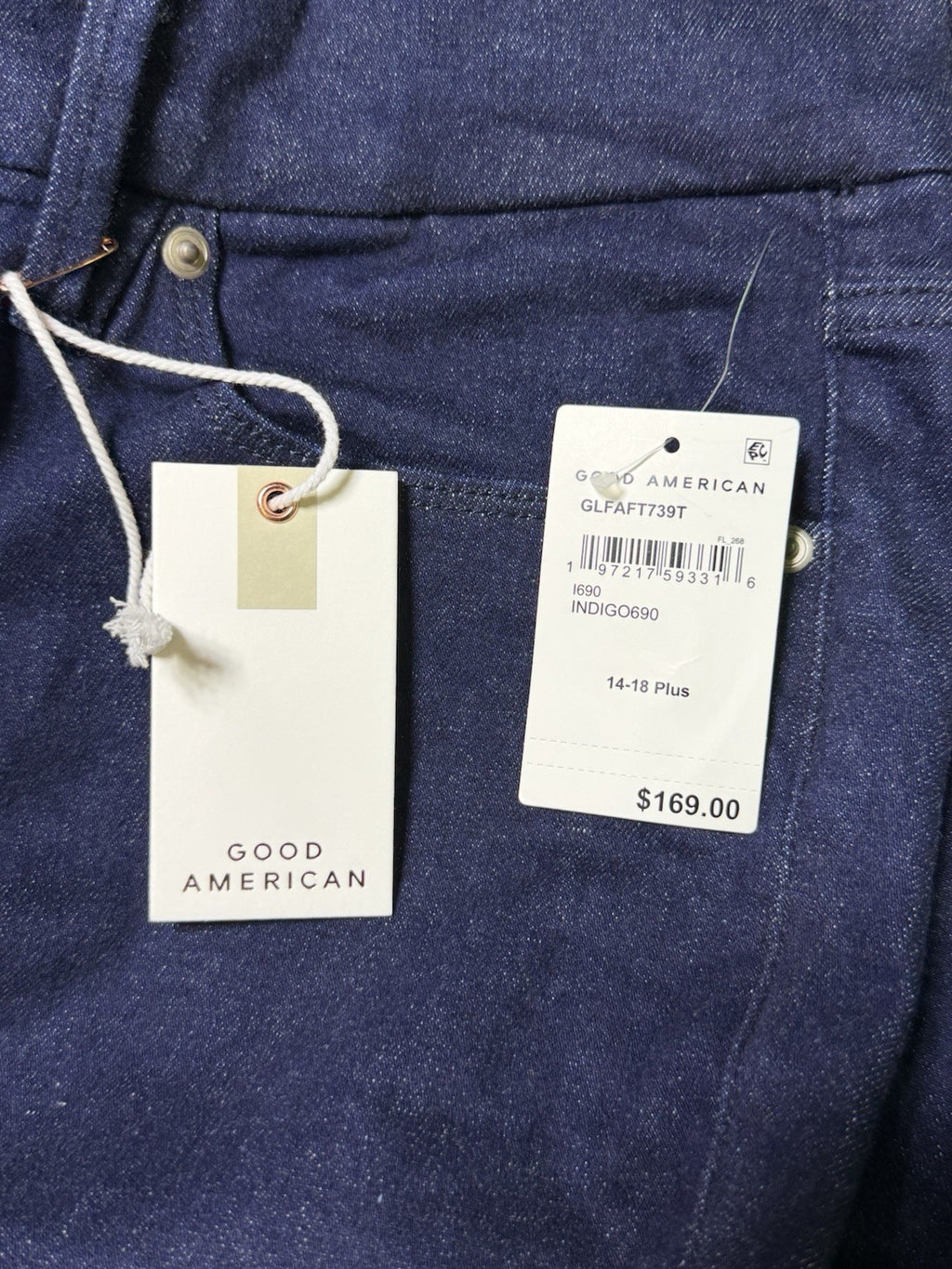 Good American Jeans Size 14-18 Mid-Rise Skinny fit With Flared color INDIGO. NWT