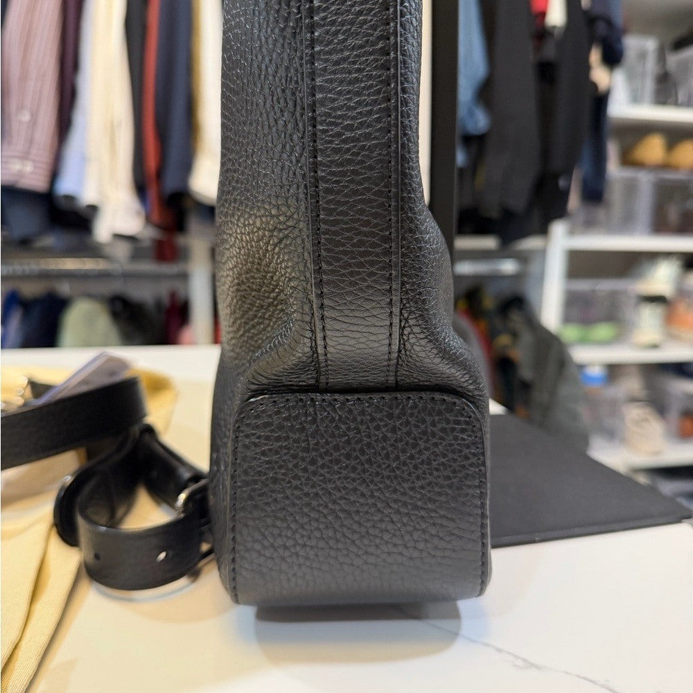 Louis Vuitton M94476 Greenwich Tote Bag in black Taurillon leather