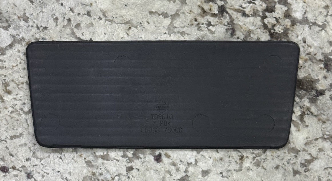 2004-2007 Nissan Armada 2004-2010 Titan Console Pocket Deck Mat 68263-7S000 OEM