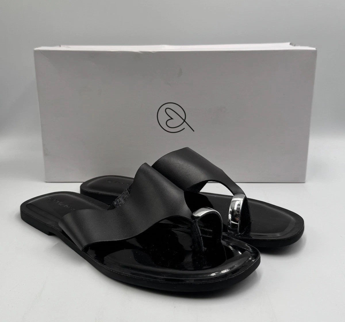 The Drop Camilla Wide Thong Flip Flop Sandal Women's 8.5 Black Vegan Leather