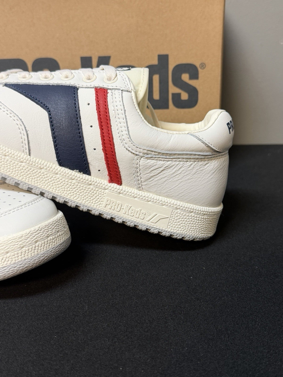 Pro-Keds Skyhawk Men's Size 10.5 (M) White/Blue/Red Low Top Leather Sneakers NWT
