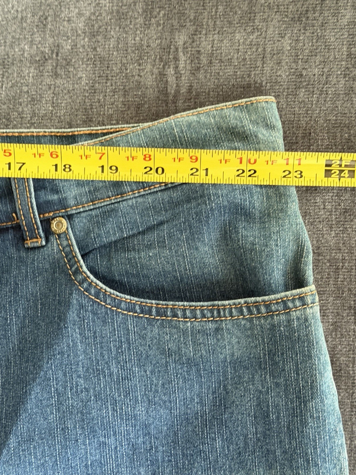 Basic Editions Classic Fit Woman 26W S Denim Blue medium Jeans NWT