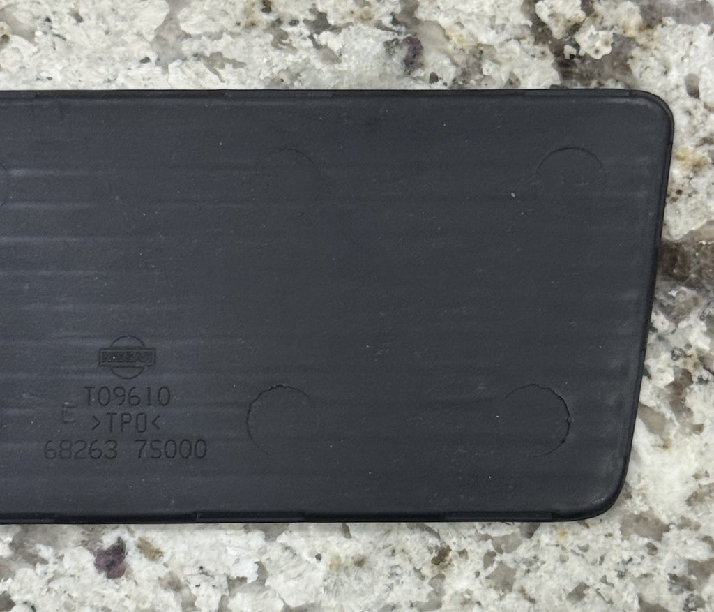 2004-2007 Nissan Armada 2004-2010 Titan Console Pocket Deck Mat 68263-7S000 OEM