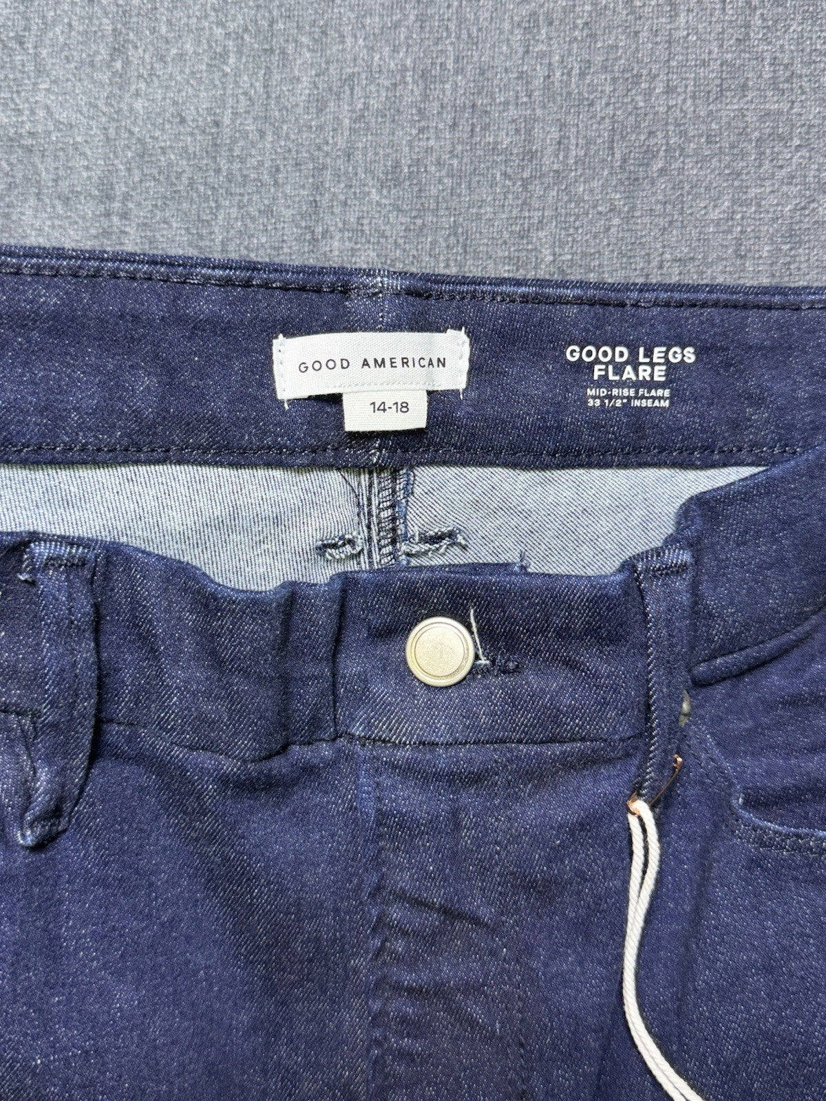 Good American Jeans Size 14-18 Mid-Rise Skinny fit With Flared color INDIGO. NWT