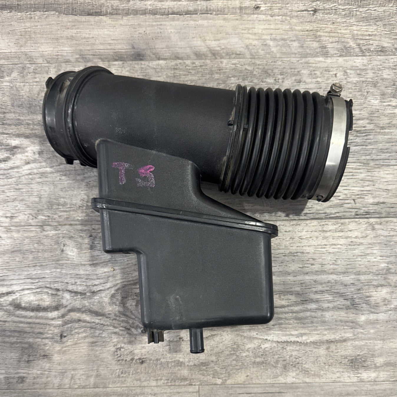 2008-2022 Toyota Sequoia 2007-2021 Tundra 5.7L Air Cleaner Resonator Tube OEM