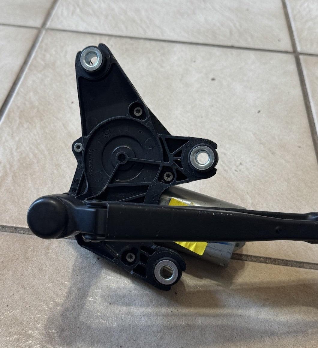 08-16 CHRYSLER TOWN COUNTRY 08-19 DODGE CARAVAN REAR LIFT GATE WIPER MOTOR OEM