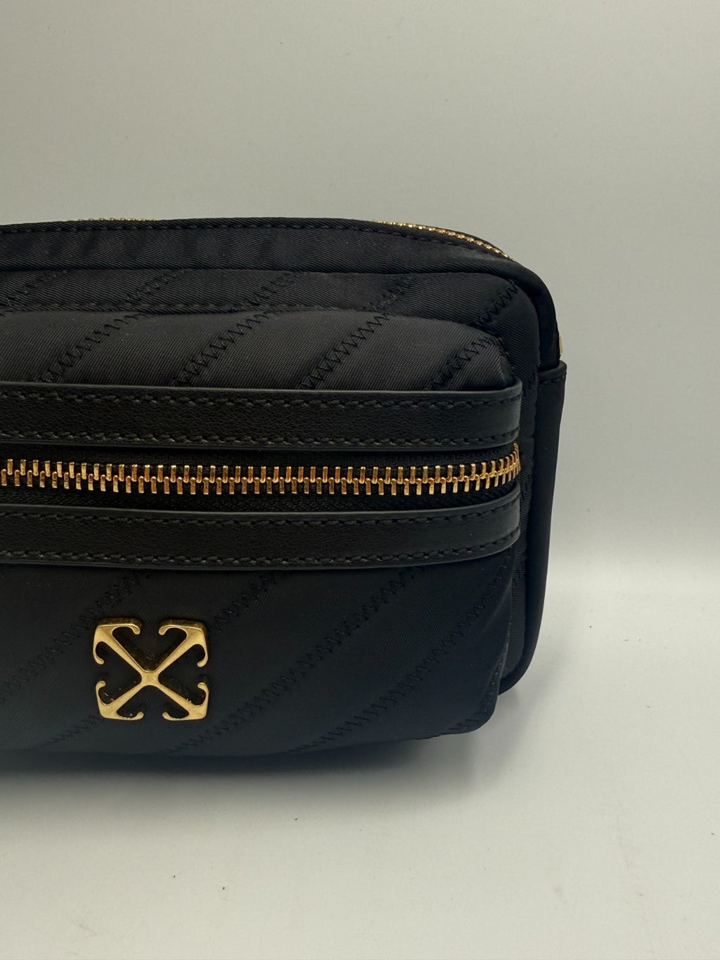 NWT Off-White Quilted Waist Sling Bag Women's Black Arrow Logo Zipper Fashion