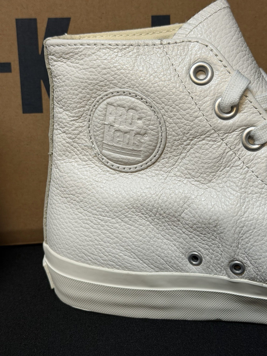 Pro-Keds Royal Men's size 9 (M) Hi Lace Up White Leather Shoes Sneaker NWB