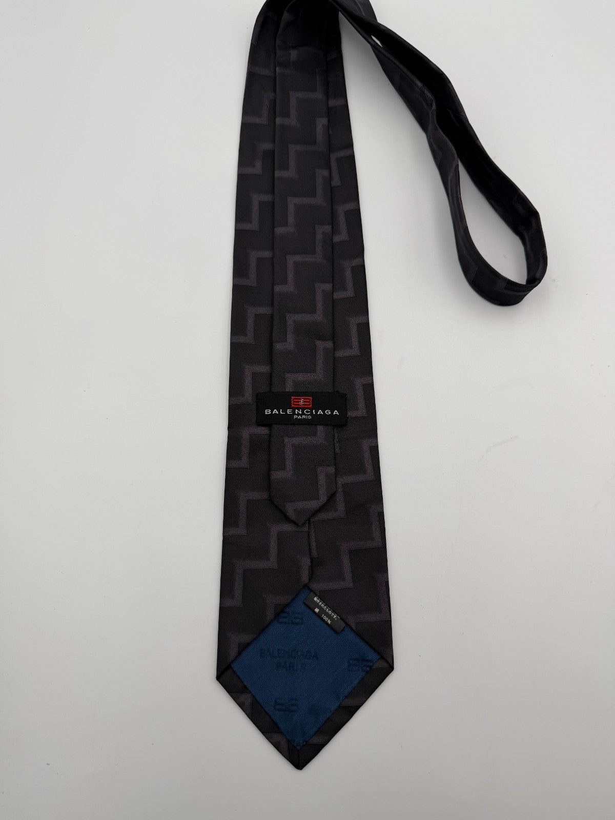 Vintage Balenciaga Paris Necktie 100% Silk Tie Gray Black Geometric Zig Zag Tie