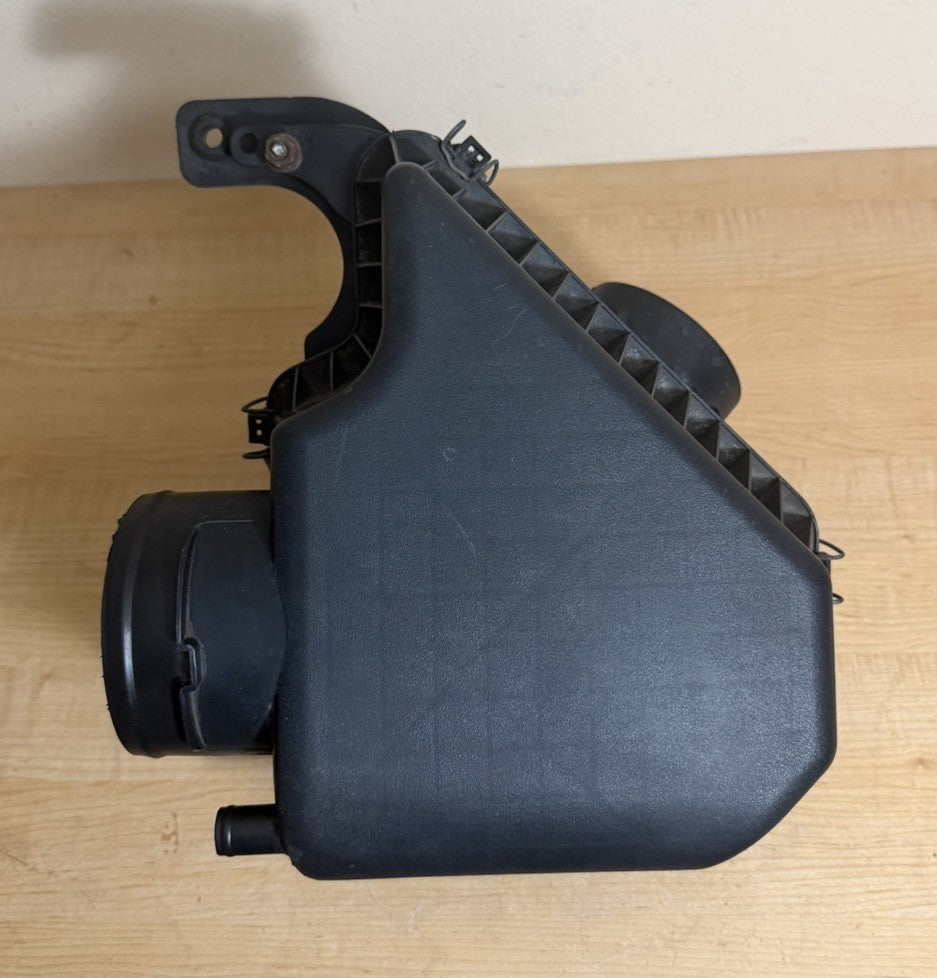 11-16 Town & Country 11-20 Grand Caravan 3.6 Air Cleaner Intake Filter Housing