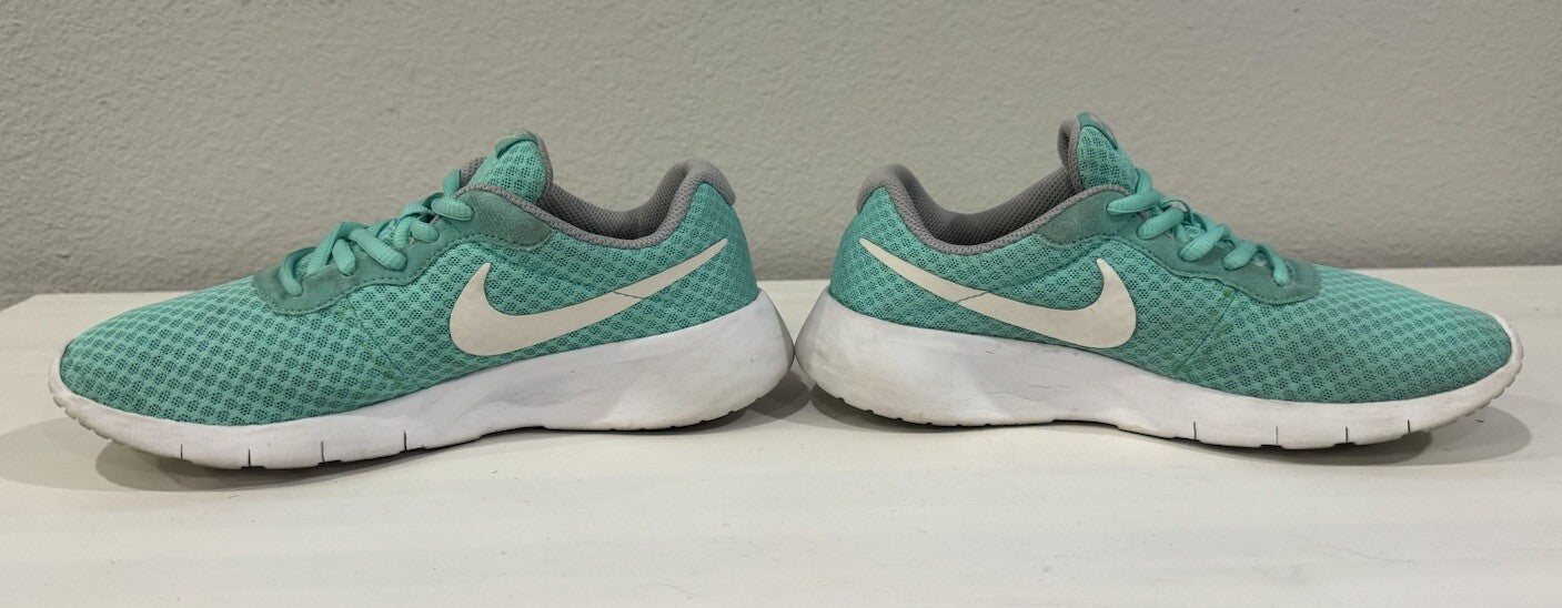 Nike Tanjuns Teal Sneakers with Signature Nike Logo Size 6Y Youth