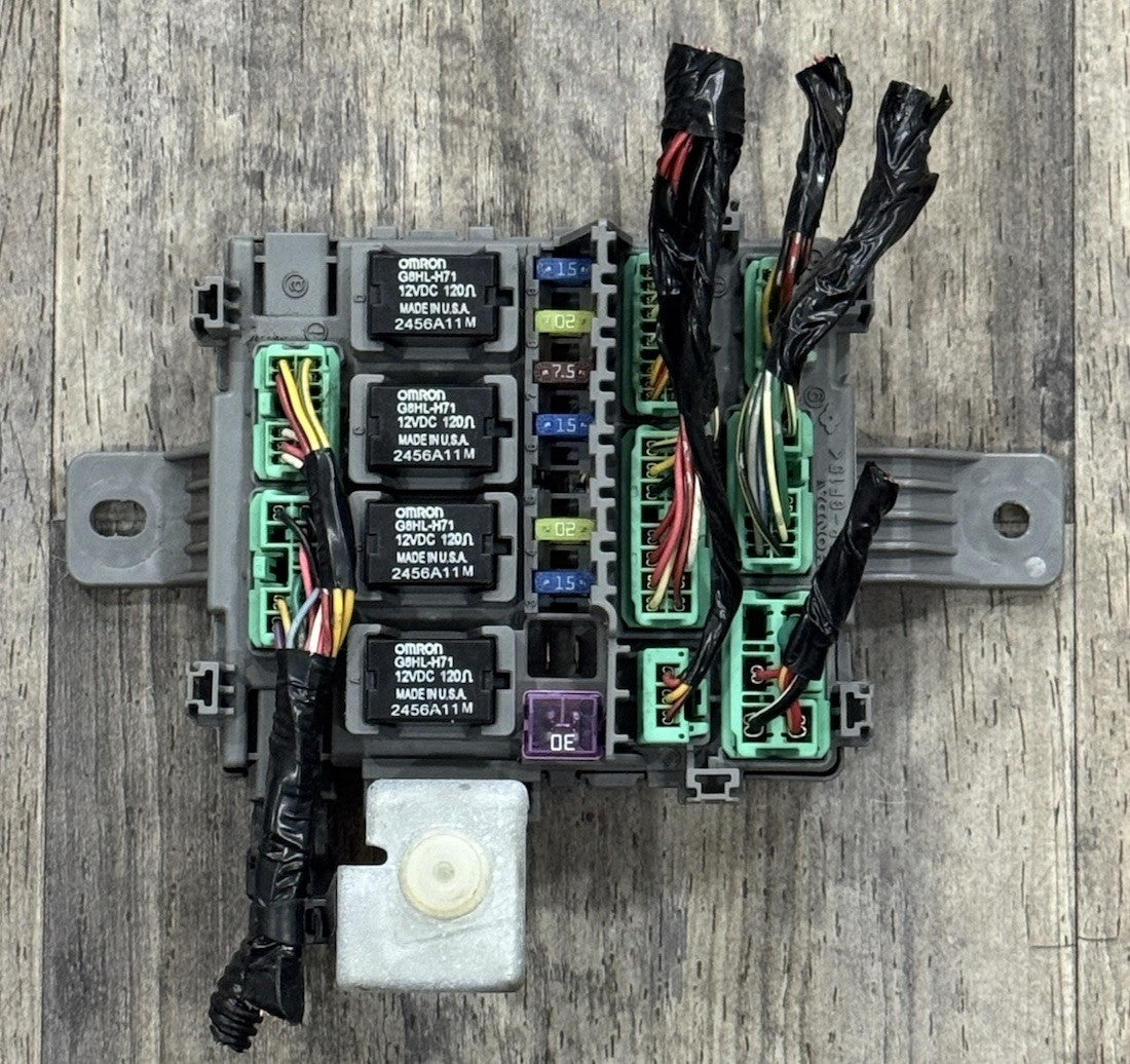 2005-2010 HONDA ODYSSEY INTERIOR CABIN PASSENGER SIDE FUSE BOX RELAY OEM SHJ-RA3
