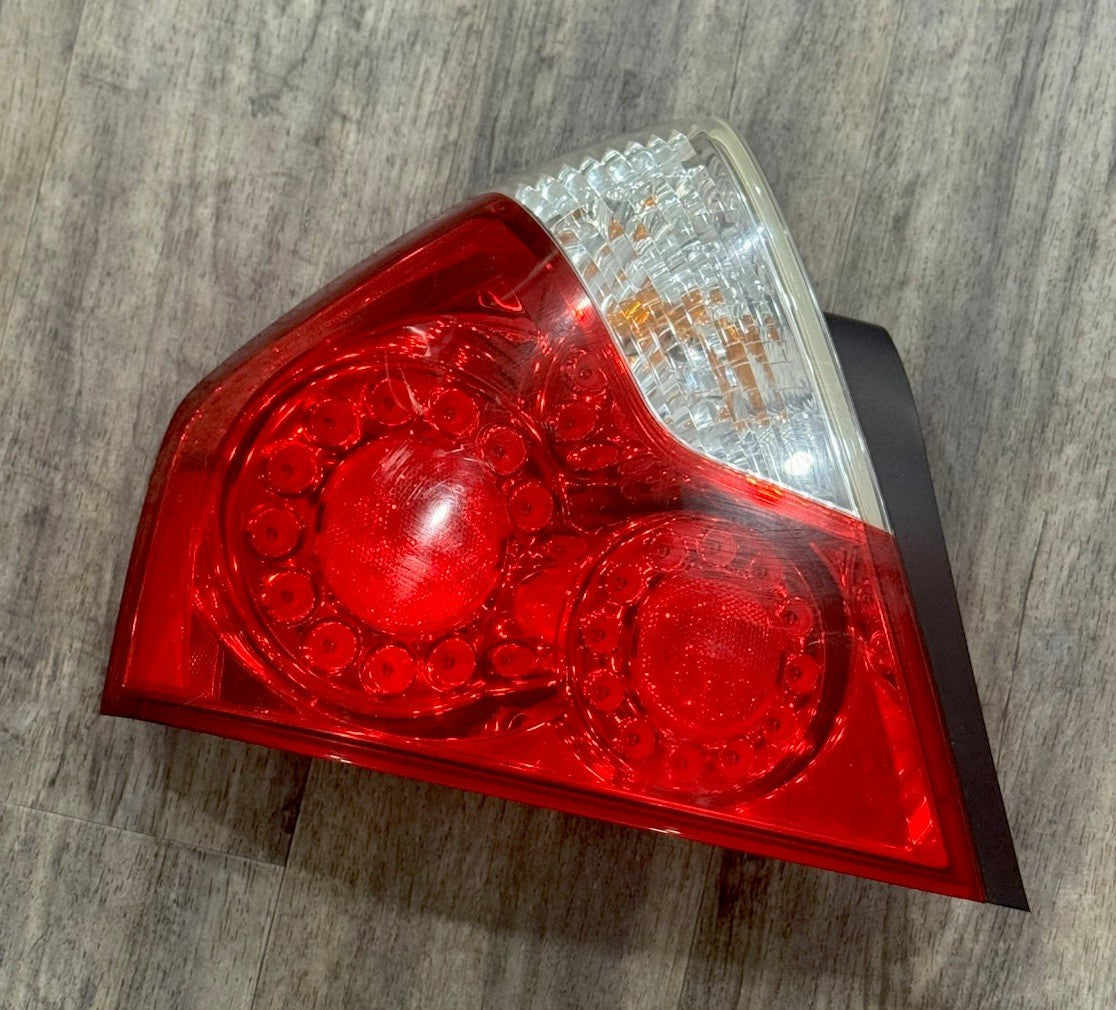 2006 2007 INFINITI M35 M45 LEFT DRIVER SIDE TAILLIGHT LED BRAKE LIGHT OEM