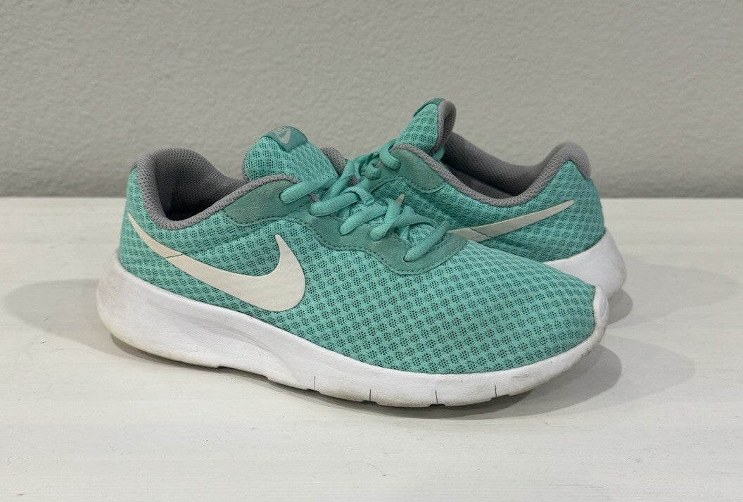 Nike Tanjuns Teal Sneakers with Signature Nike Logo Size 6Y Youth