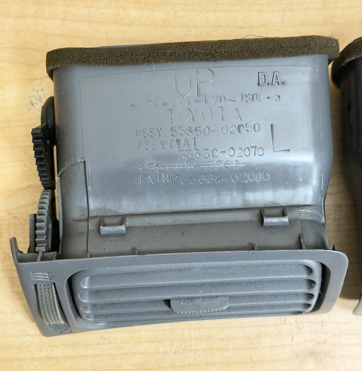 03-08 Toyota Corolla Left Driver,Right Passenger Side AC Air Vent Grey OEM Set