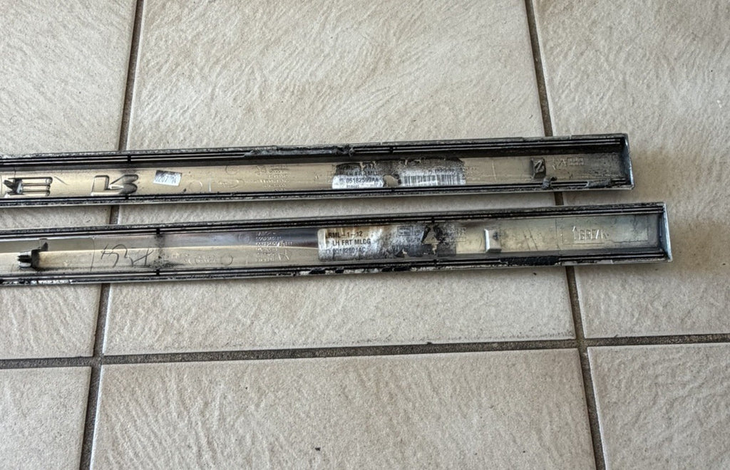 2011-2018 CHRYSLER TOWN COUNTRY SIDE DOOR TRIM MOLDING CHROME OEM PASSENGER SIDE