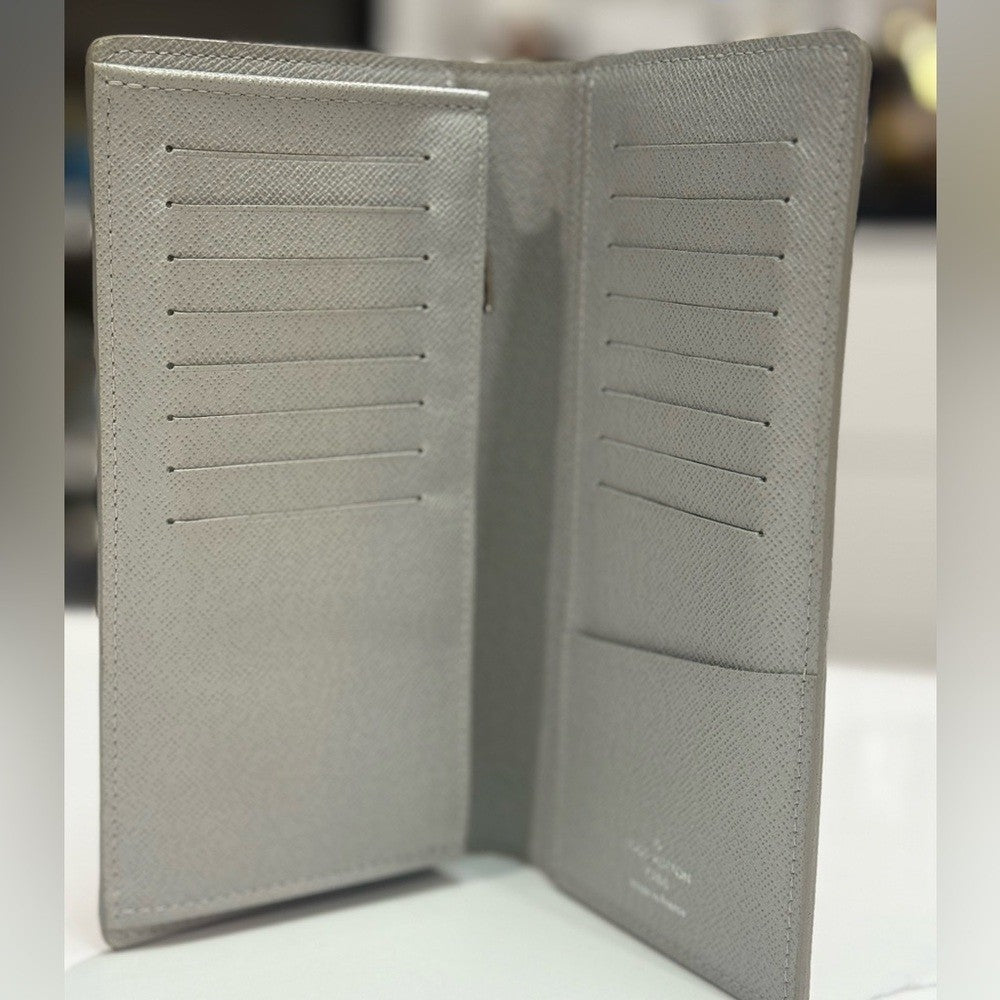 Louis Vuitton Brazza Monogram Logo White Wallet Limited Edition with Keychain!
