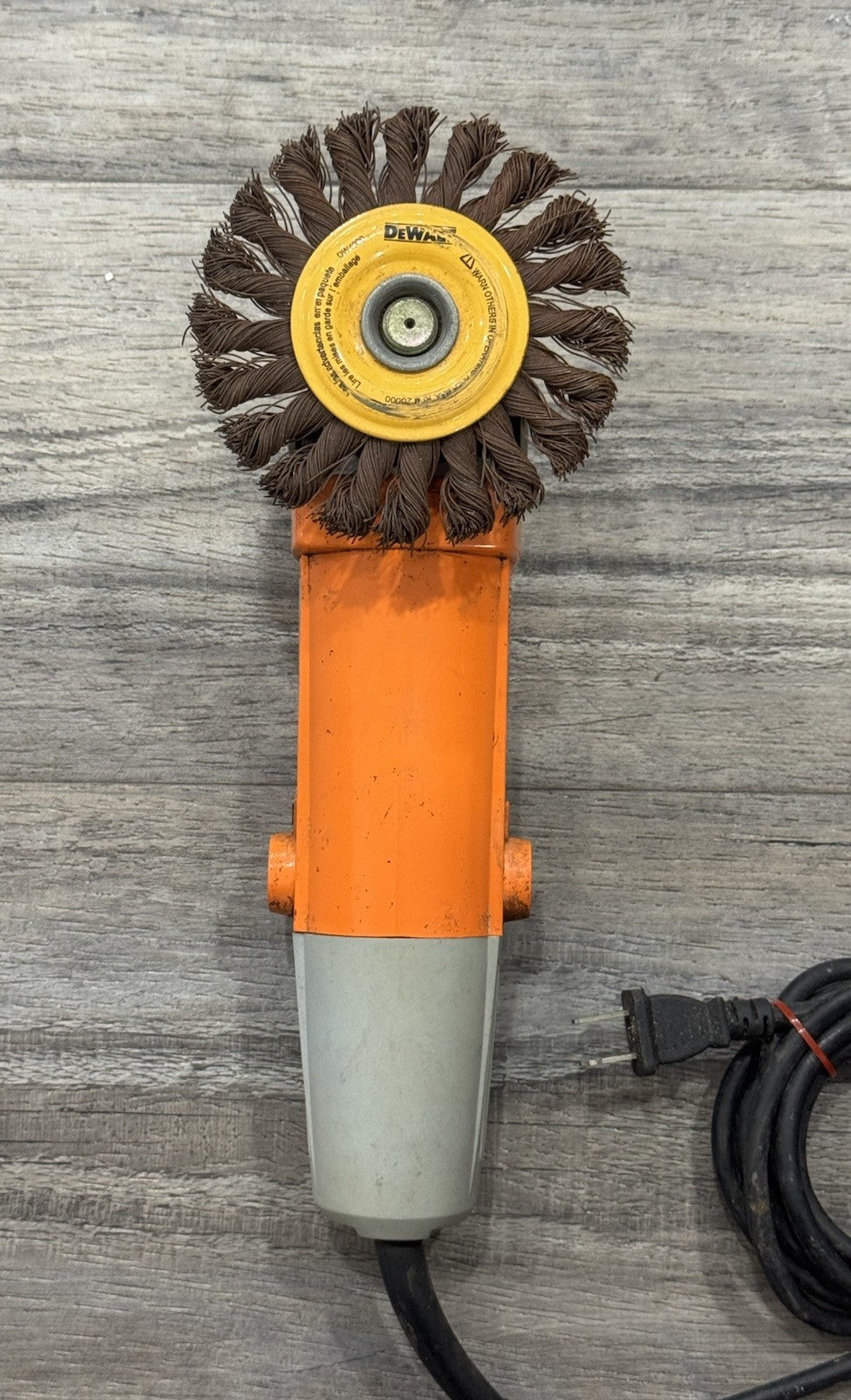 CHICAGO ELECTRIC POWER TOOLS No.91222  4”ANGLE GRINDER W/DeWalt Cable Twist Wire
