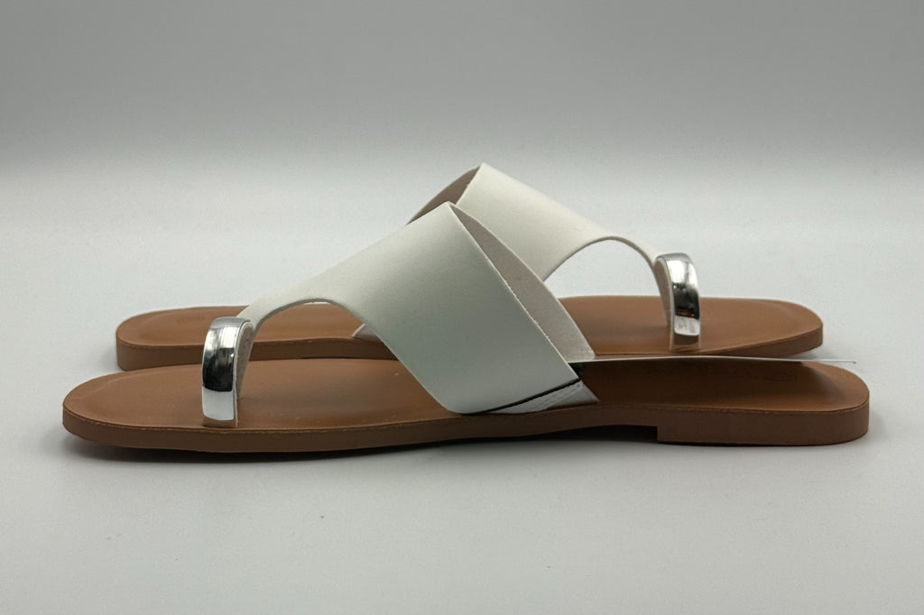 New The Drop Camilla Wide Thong Sandal Womens 9 White Leather Slip-On Flat Beach