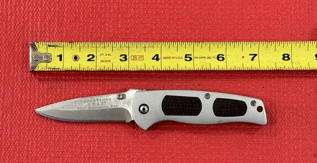 Smith & Wesson S.W.A.T. 1st Millennium Run Folding Pocket Knife Silver VTG