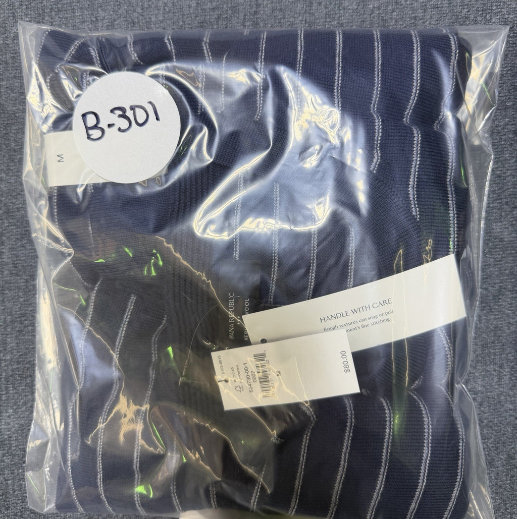 NWT Banana Republic Merino Wool Textured Striped Sweater Men's Medium Blue Knit