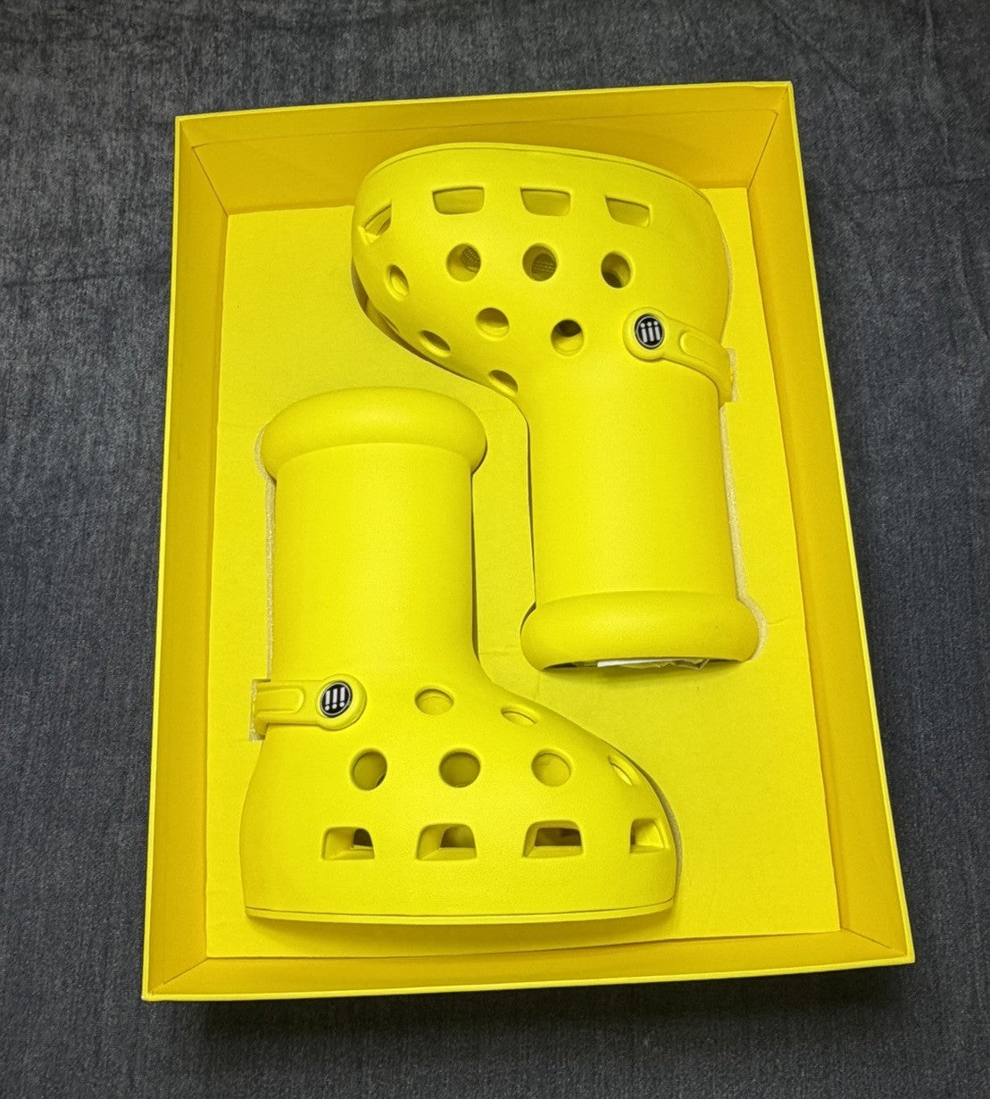 MSCHF X CROCS BIG YELLOW BOOTS CROCS SIZE 8 NEW WITH BOX