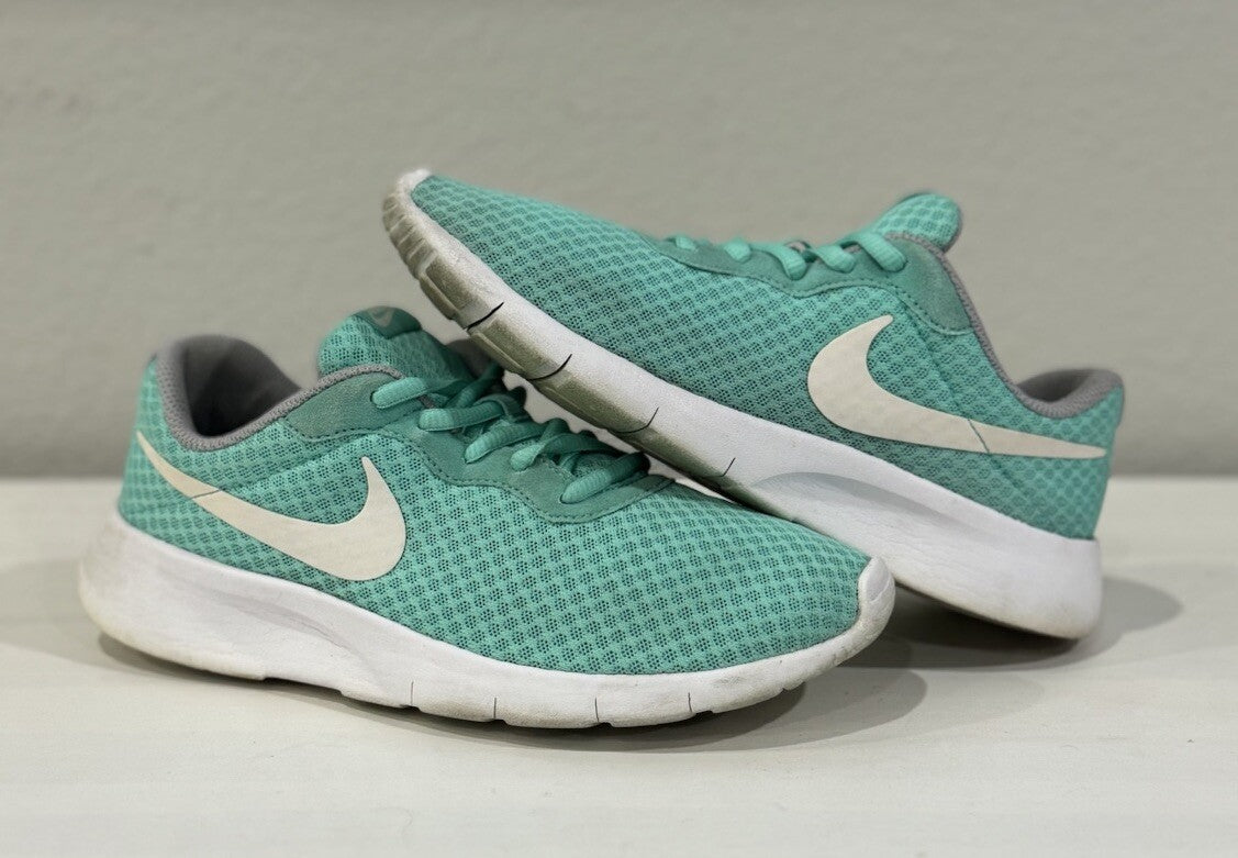 Nike Tanjuns Teal Sneakers with Signature Nike Logo Size 6Y Youth