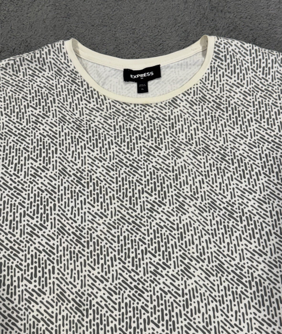 Express abstract lines moisture wicking performance stretch Men t-shirt size XL