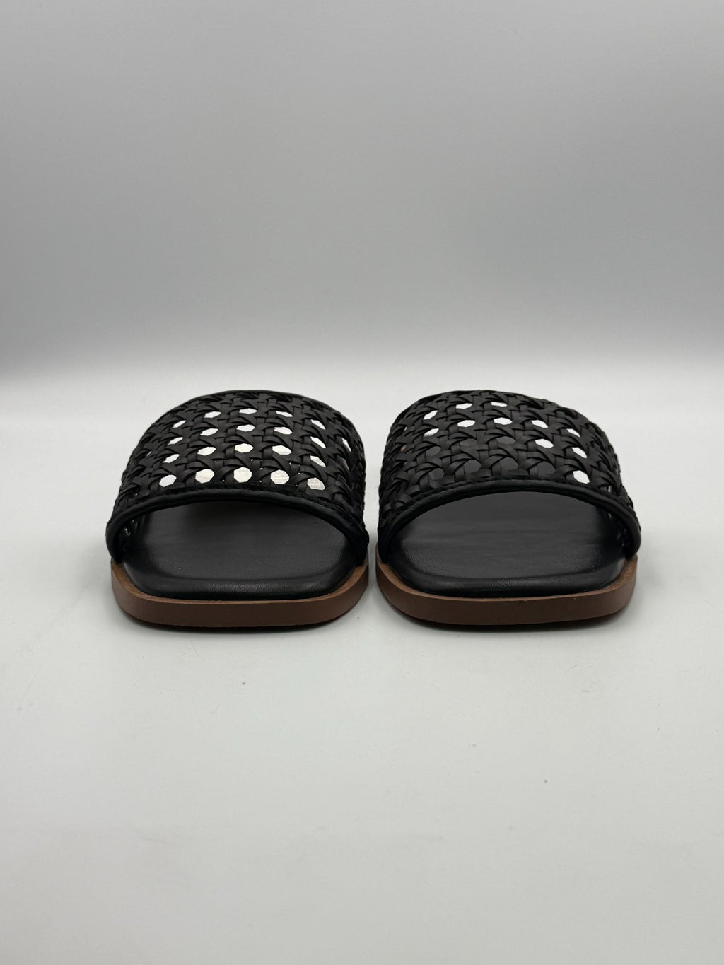 New The Drop Oslo One Band Sandals Women's 9 Black Leather Slip-On Flat Beach