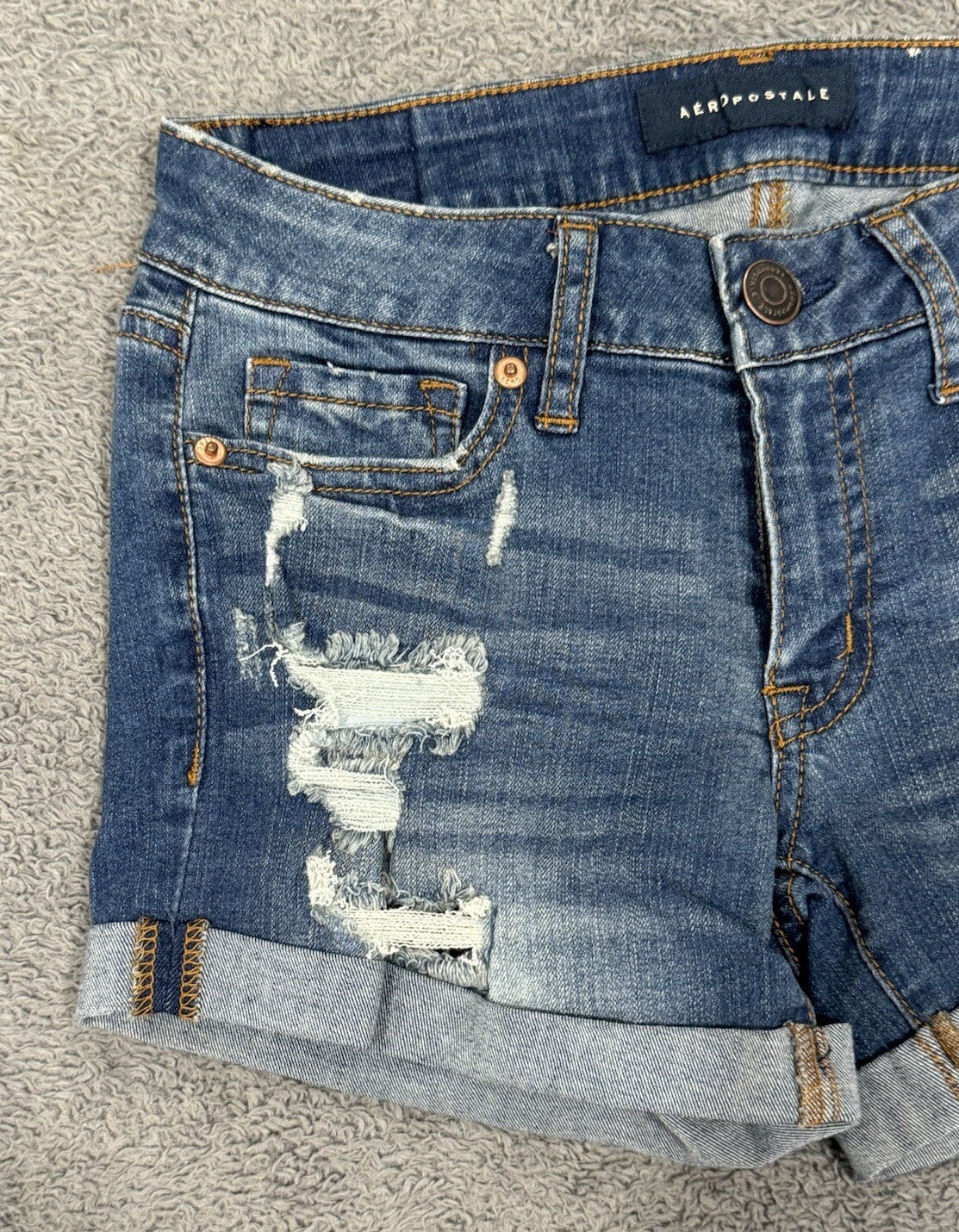 NEW Aeropostale Women’s Size 00, Denim Distressed low rise Midi Jean Shorts