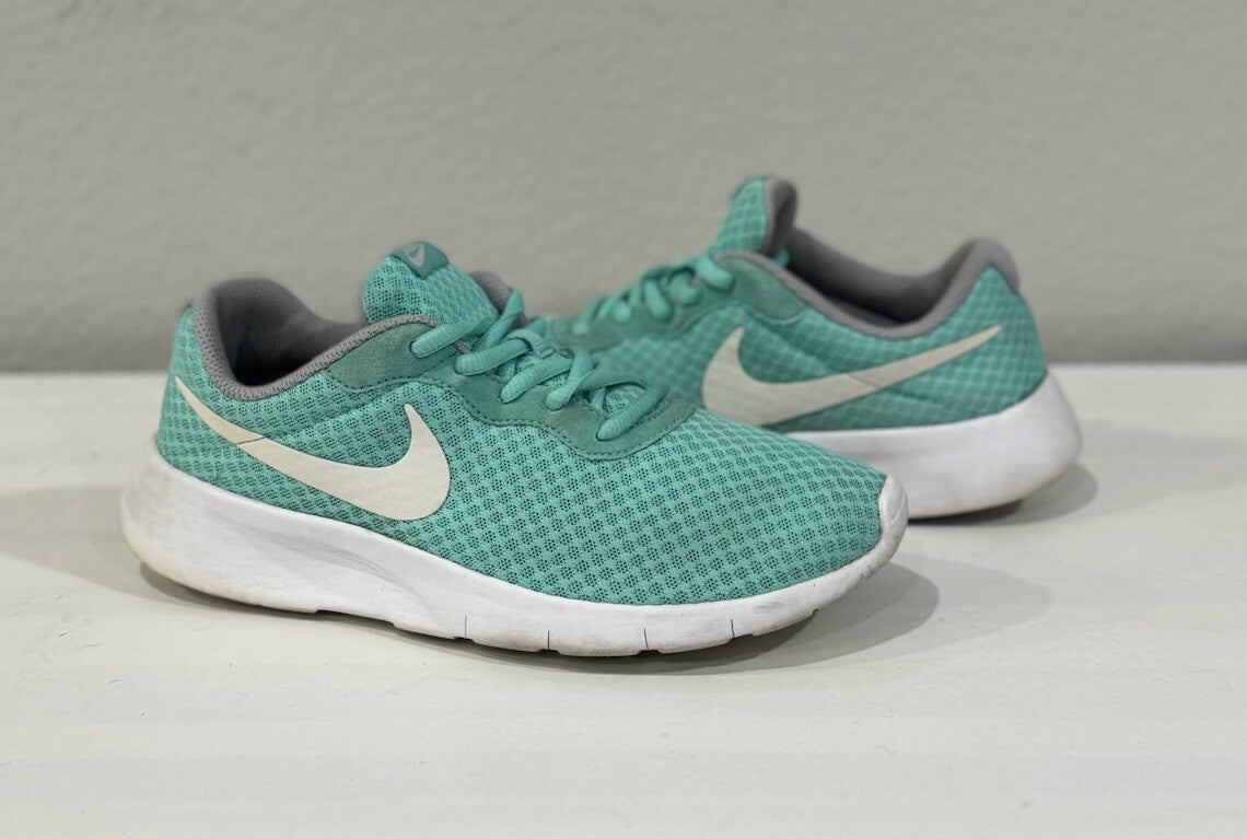 Nike Tanjuns Teal Sneakers with Signature Nike Logo Size 6Y Youth