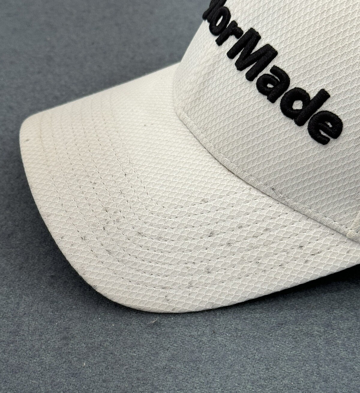 TaylorMade Golf Tour Men’s Small/Medium Hat Fitted New Era 39Thirty White C1