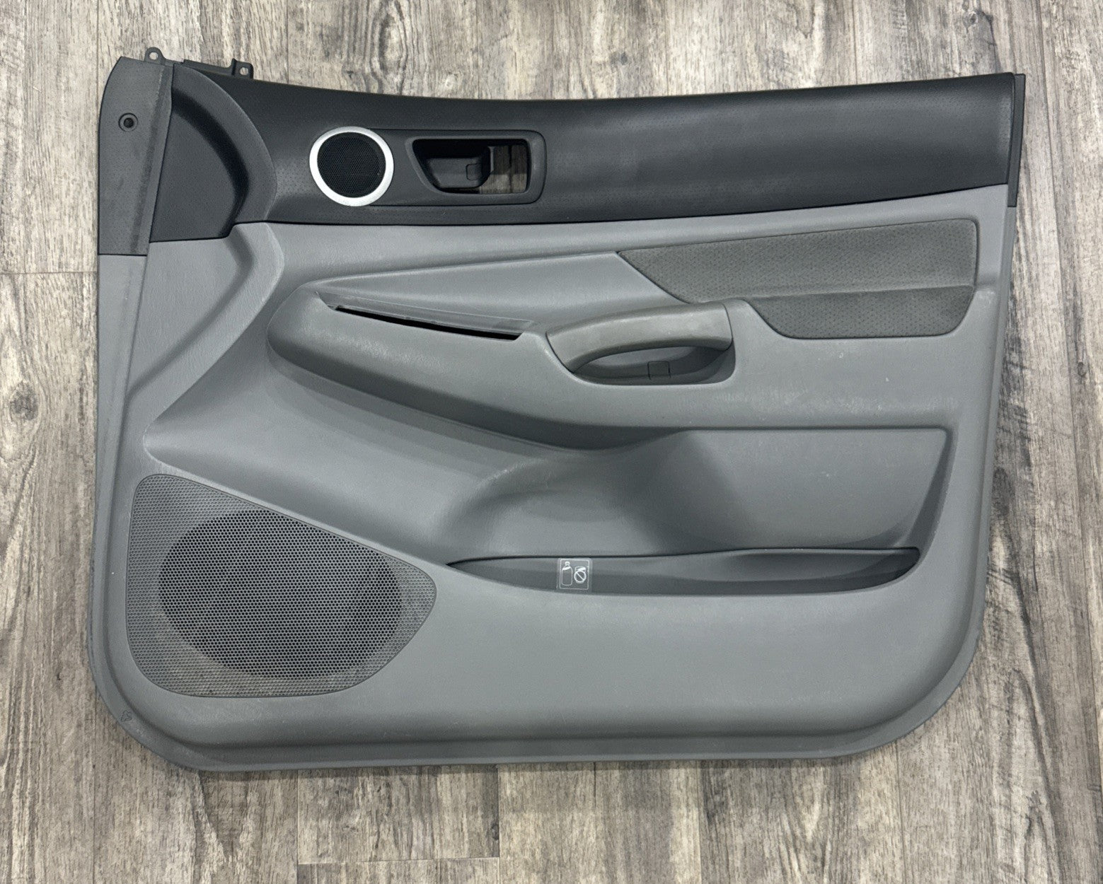 05-11 Toyota Tacoma Front Door Panel Passenger Side Access Cab RH OEM Black/Gray