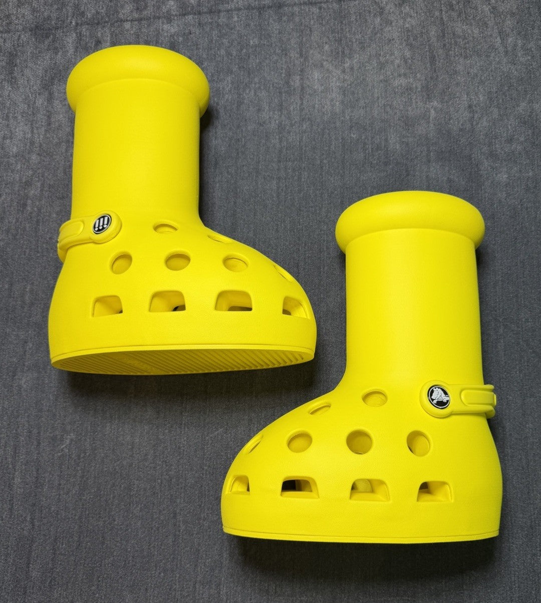 MSCHF X CROCS BIG YELLOW BOOTS CROCS SIZE 6 NEW WITH BOX