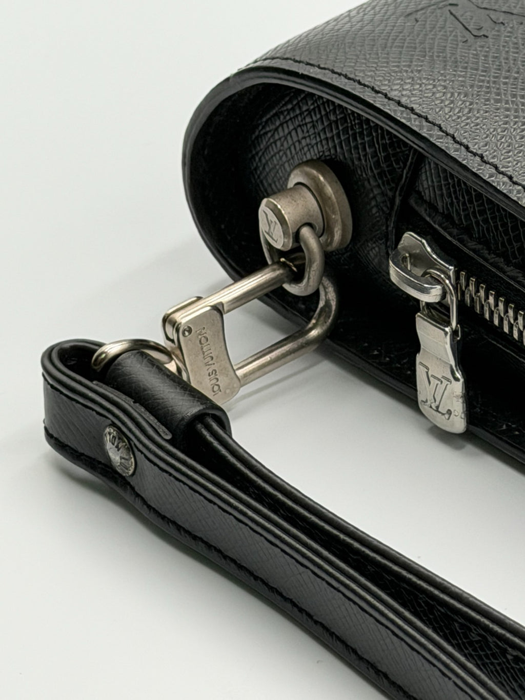 Authentic Louis Vuitton Taiga Baikal Clutch Bag Women Black Logo Genuine Leather